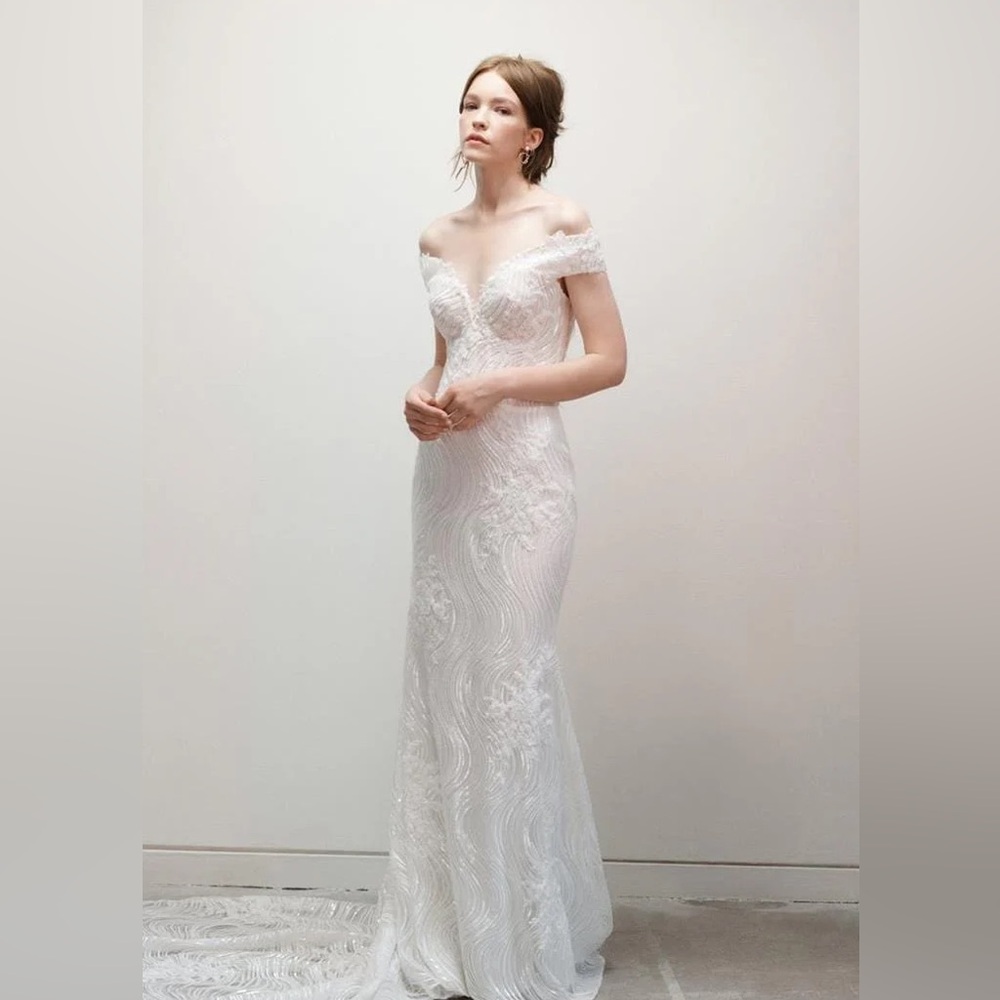 Rivini Joni Sample Gown Size 6 in Ivory
